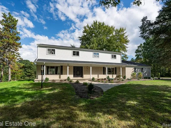 2995 Hadden Rd, Rochester, MI 48306