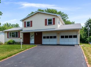 16 Davy Dr, Rochester, NY 14624