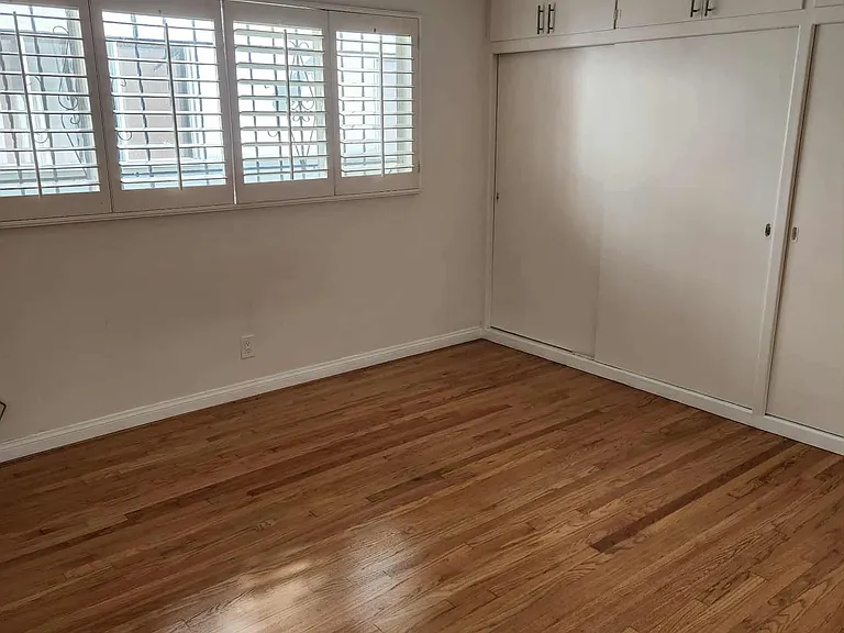 1261 E 1st St #7 — Photo 10