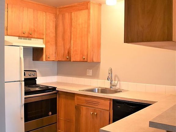 5th image of 3035 NE 130th St #3