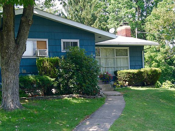 3rd image of 104 Wilmot Dr