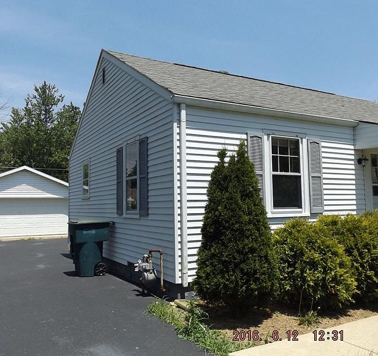 2nd image of 1830 E 21st St