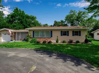 8086 Greiner Rd, Williamsville, NY 14221