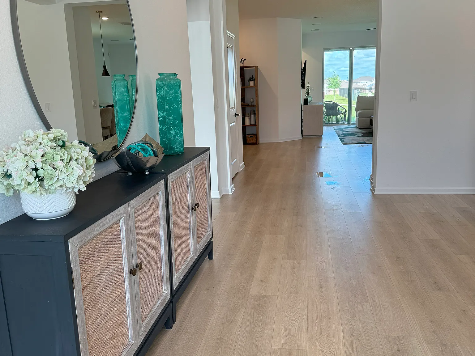 4 bed, 2100 sqft, $2,300 — Photo 4