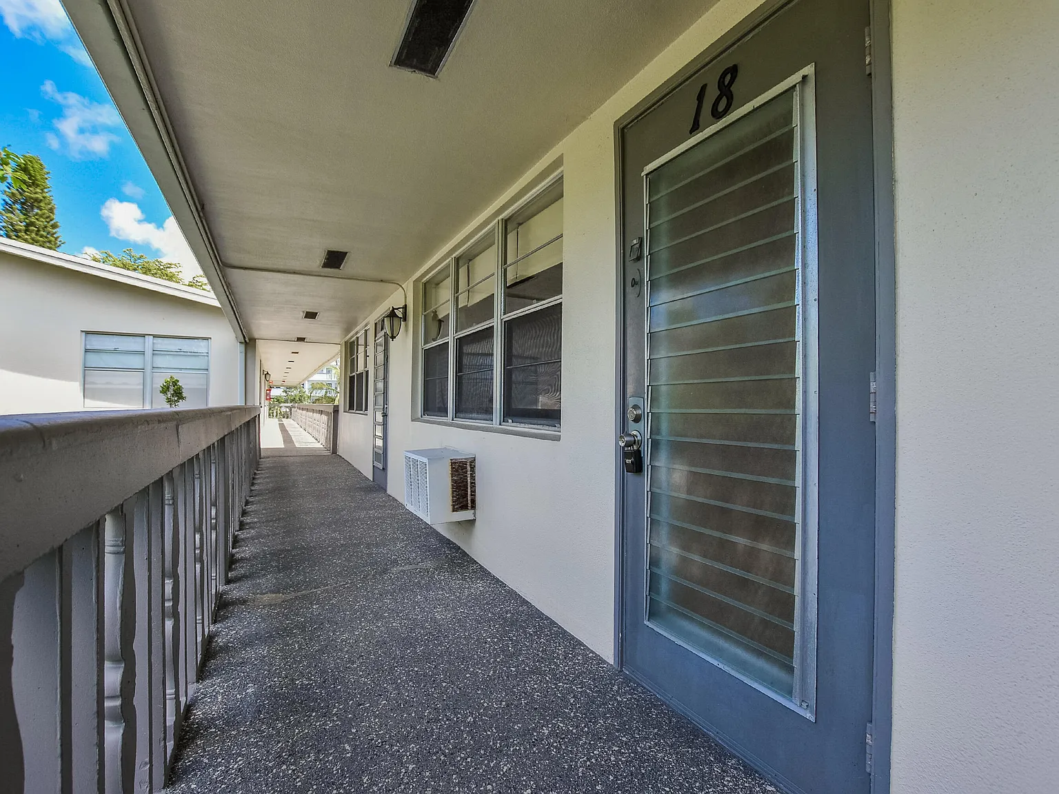 1 bed, 1.0 bath, 585 sqft, $1,700 — Photo 2