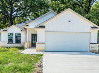 110 Red Oak Dr, Mabank, TX 75156