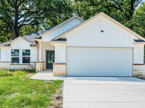 110 Red Oak Dr, Mabank, TX 75156