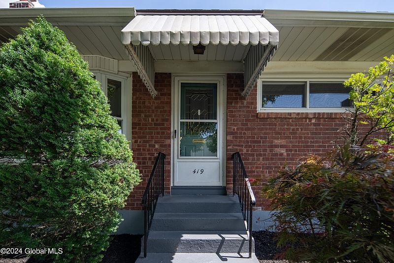 2nd image of 419 Hackett Boulevard