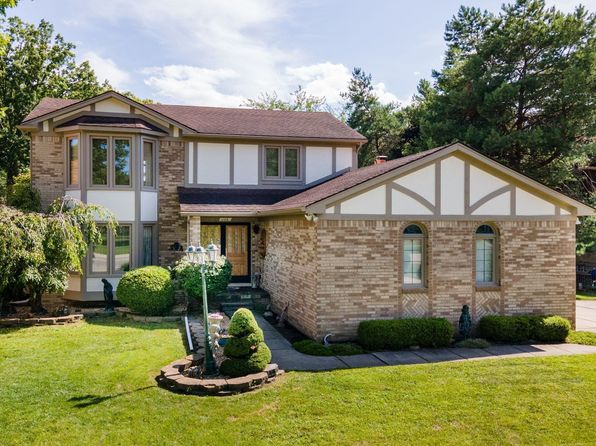 1106 E South Blvd, Troy, MI 48085