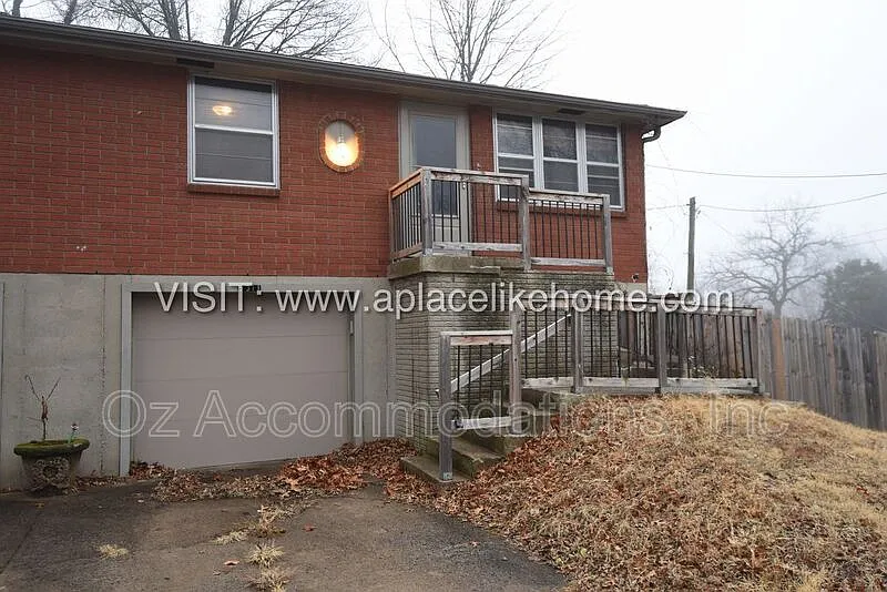 2 bed, 1.0 bath, 1000 sqft, $1,295 — Photo 2