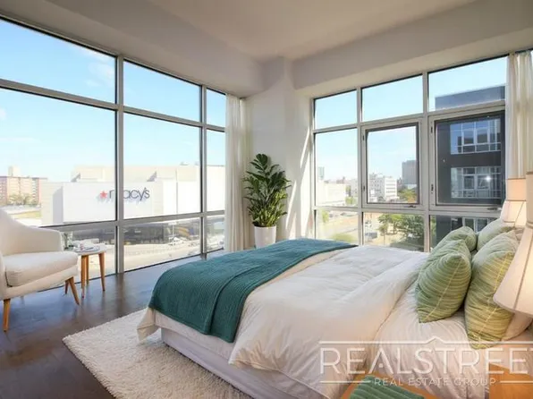 90-02 Queens Boulevard image 6 of 12