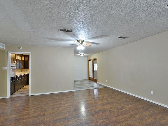 4th image of 208 W 14th St