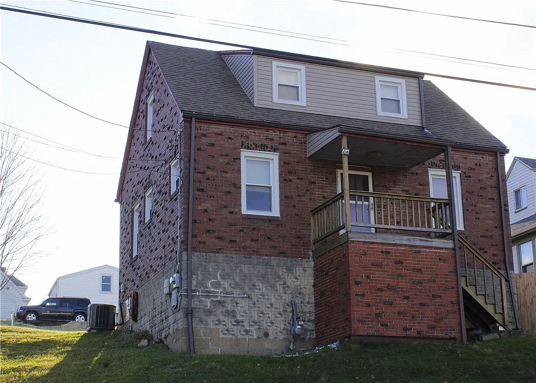 24 Elma St photo 1