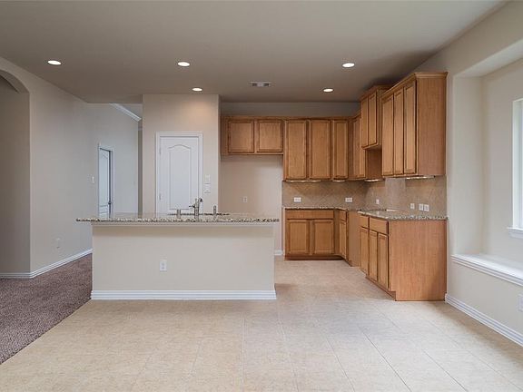 4th image of 67 Hallmark Dr