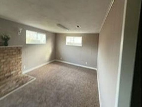 5th image of 509 W Oak St