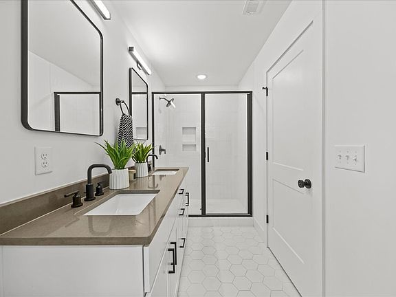 2nd image of 829 Cumberland St #1000