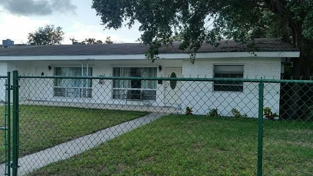 1st image of 722 SE 15th St