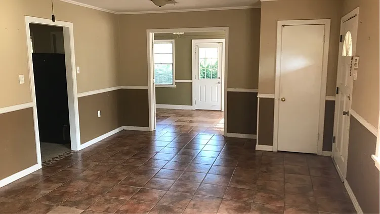 709 Center St — Photo 3