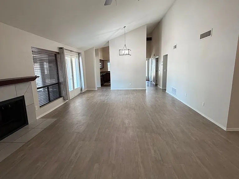 1716 E Redfield Rd — Photo 5