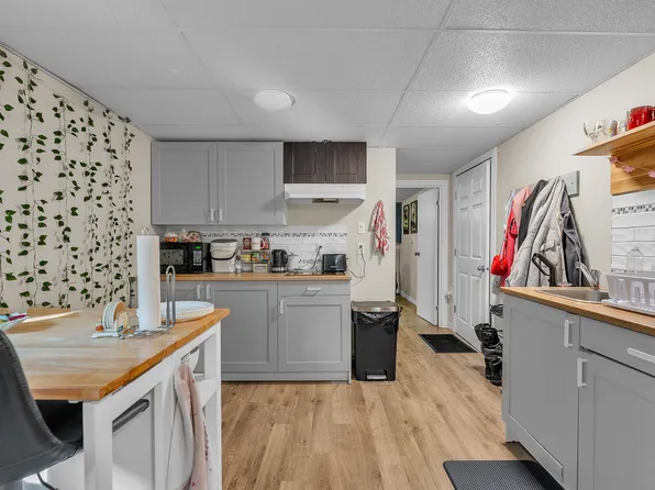 (undisclosed Address), Calgary, AB T2K 2H2