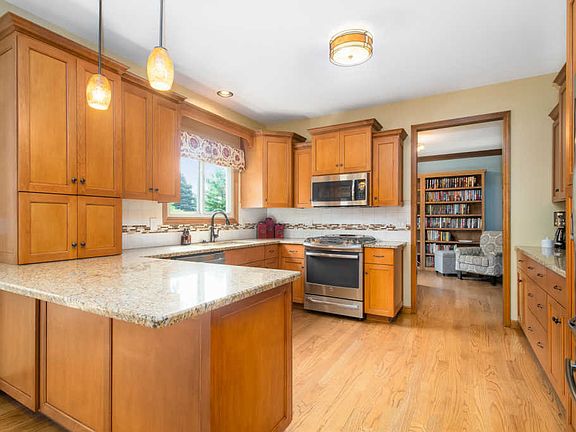 3rd image of 13353 S Mary Lee Ct