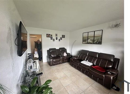 2nd image of 6780 SW 44th St