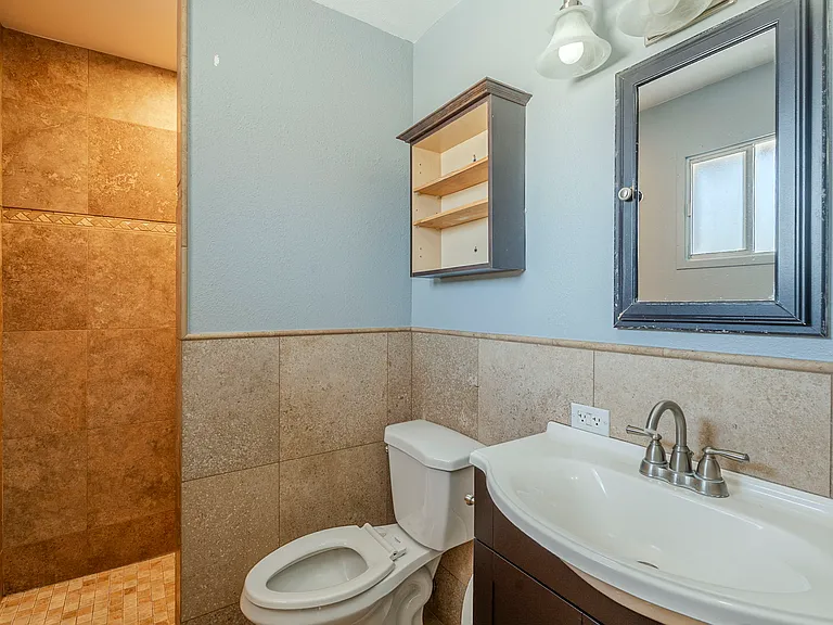 3236 S Kenwood Ln — Photo 22