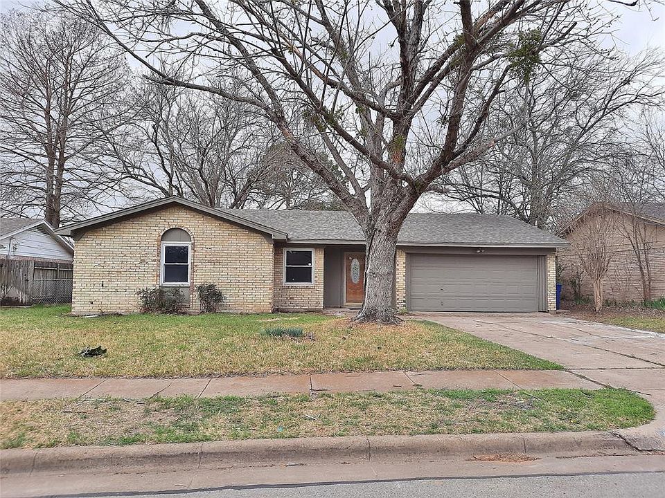 1st image of 313 NW Suzanne Ter