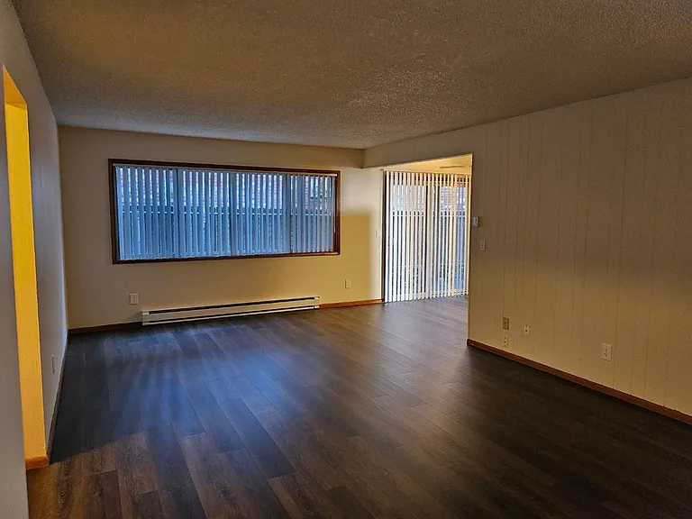 Welcome to Irvington Court Apartments - Mid-century living in the heart of Portland's Irvington n... — Photo 3