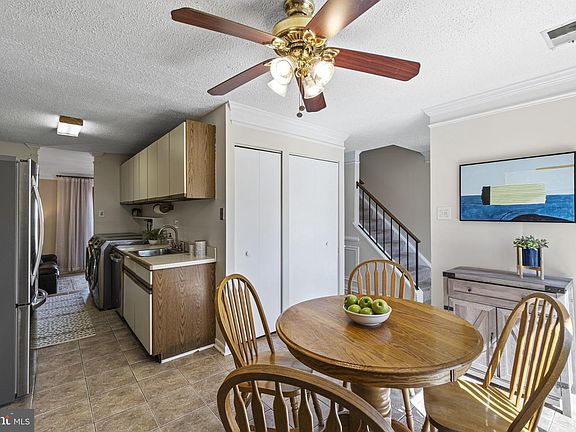 5th image of 7281 Larrup Ct