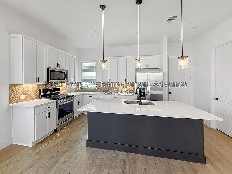4400 Elm Springs St — Photo 8