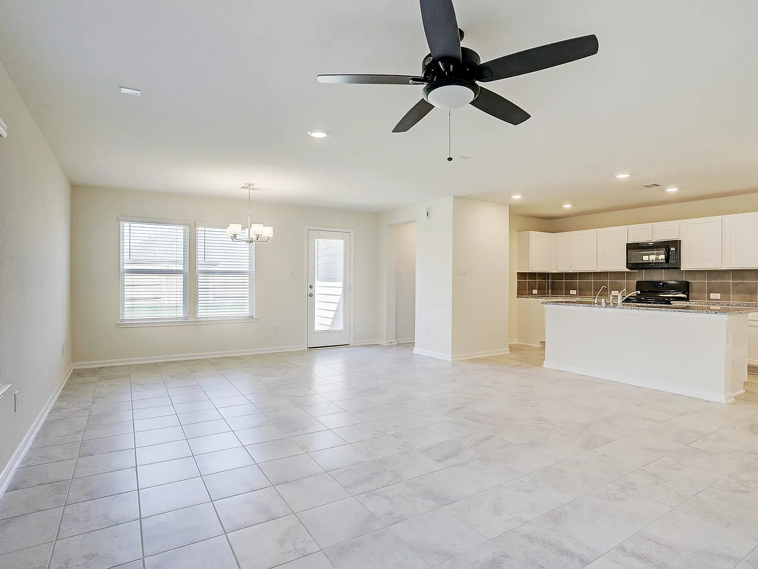 3 bed, 2.0 bath, 1491 sqft, $2,050 — Photo 2