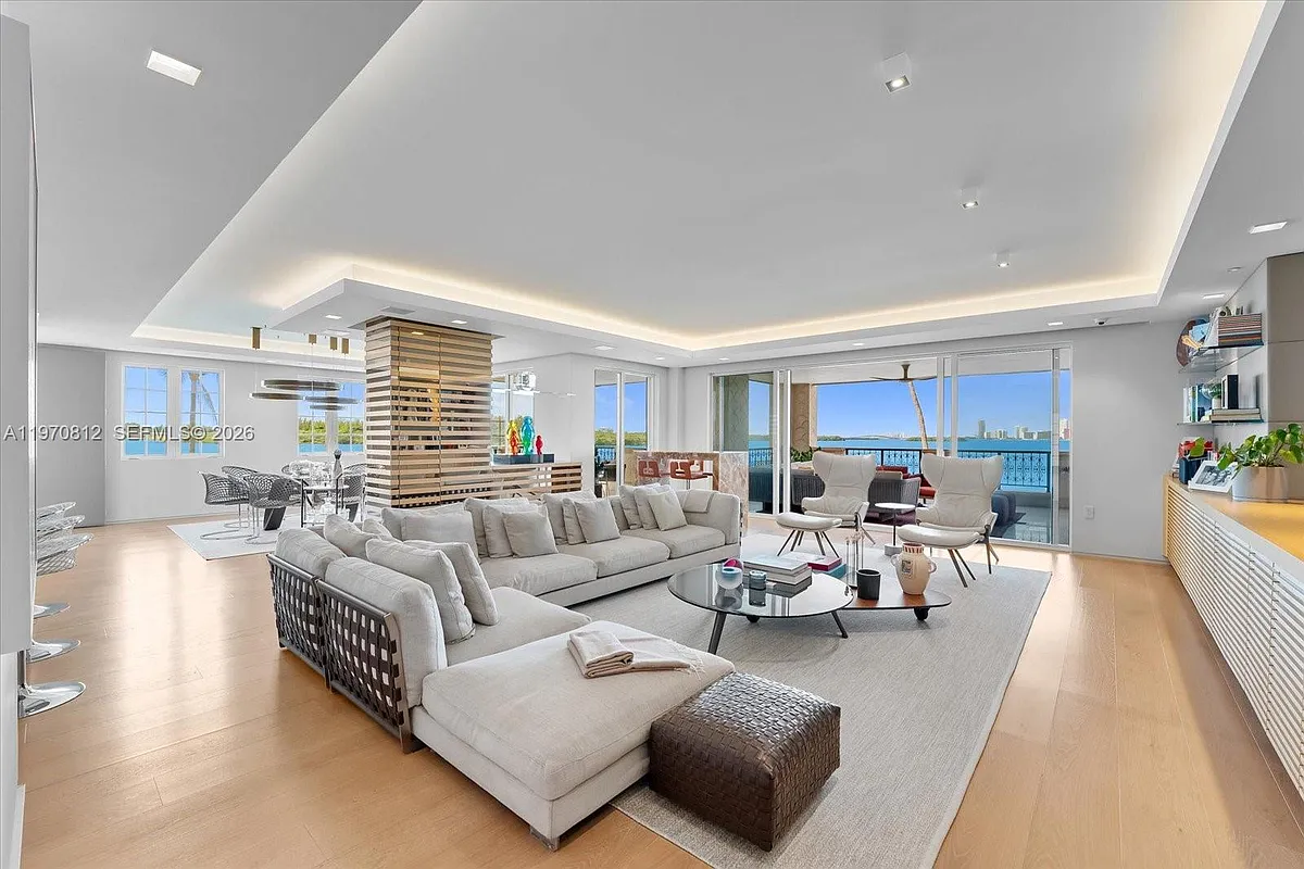Building Photo - 4921 Fisher Island Dr #4921