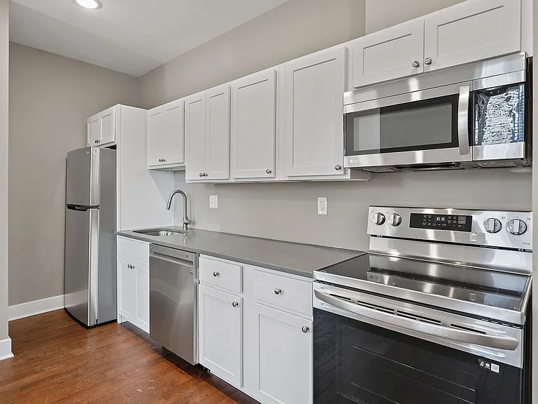 170 W Washington St — Photo 14