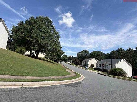 4th image of 292 Natchez Cir