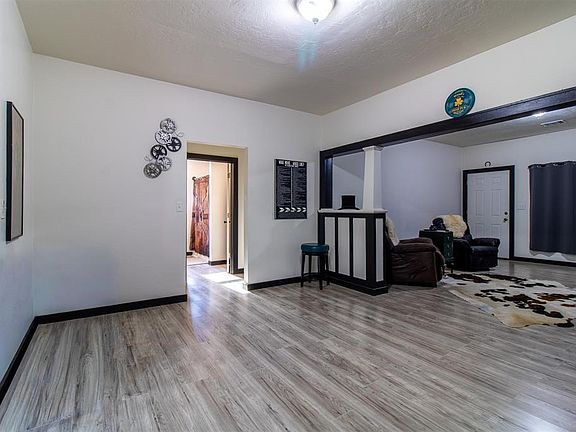 4th image of 1017 E Main St