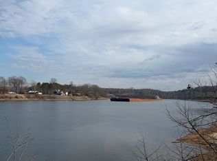 95 Cravens Dr, Savannah, TN 38372