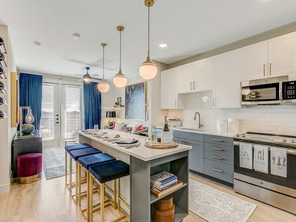 111 W Davis St #2406