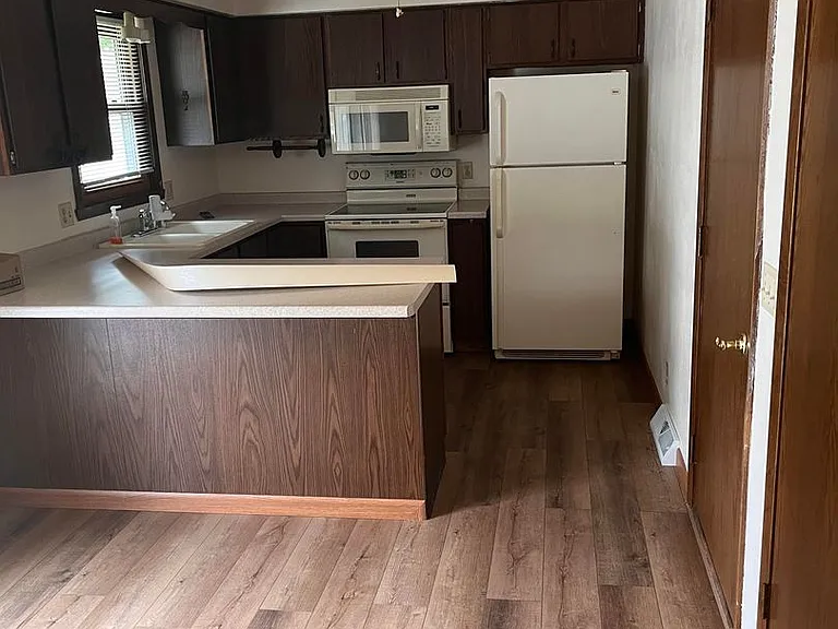 218-220 Lyndhurst Dr — Photo 12
