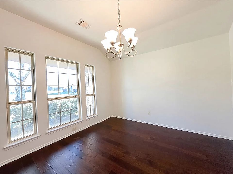 1st image of 5691 Coventry Dr #1