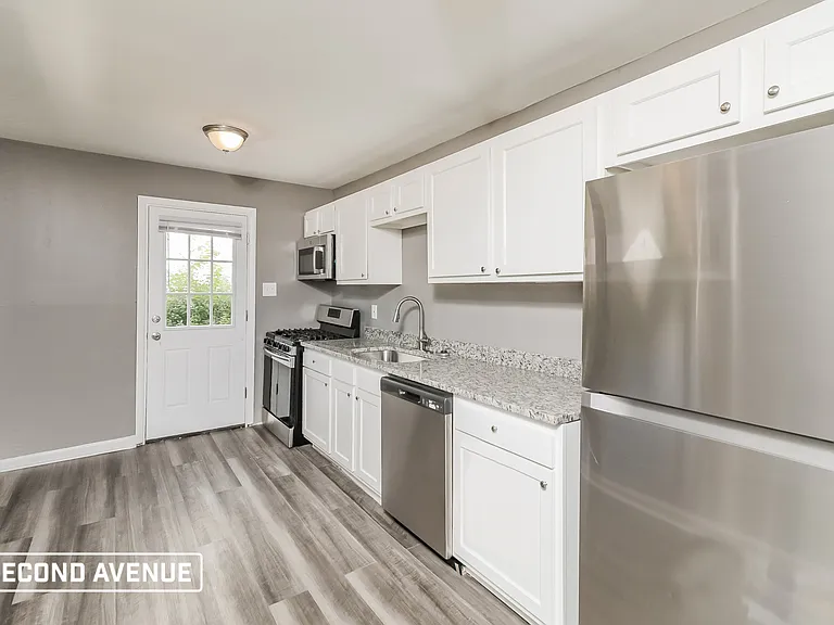 120 Bryant Dr — Photo 2