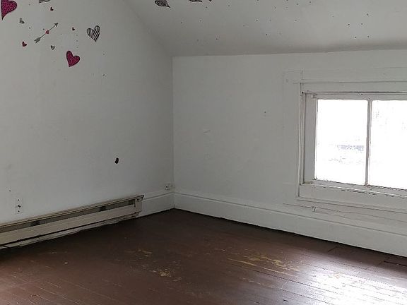 5th image of 323 1/2 Sherman St