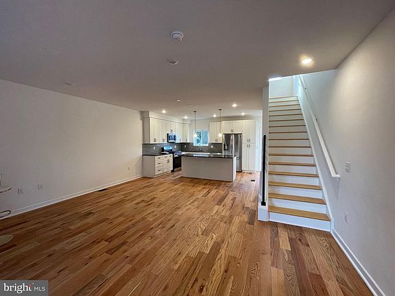3rd image of 7017 Pipers Glen Way
