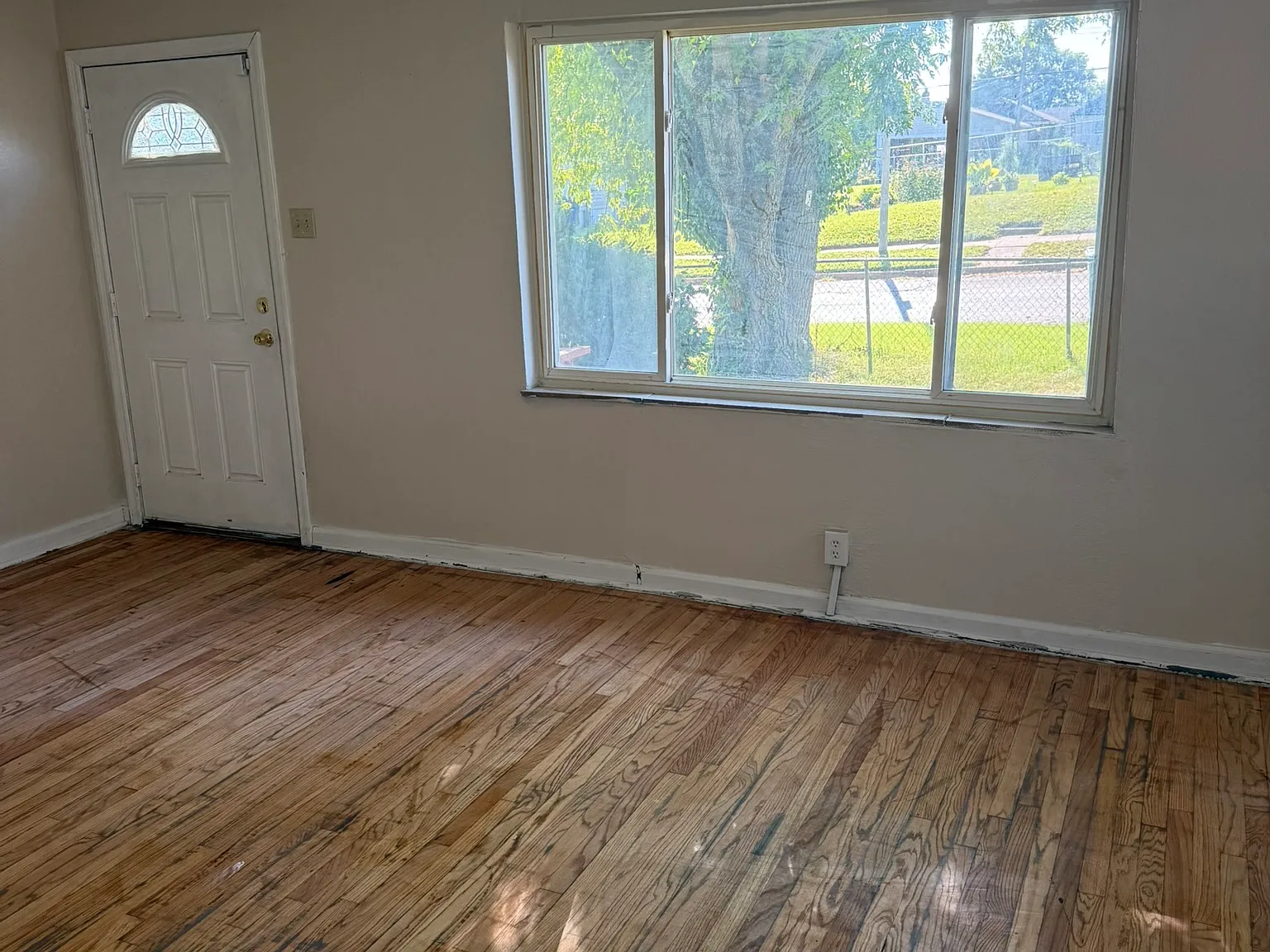 3 bed, 825 sqft, $1,095 — Photo 3