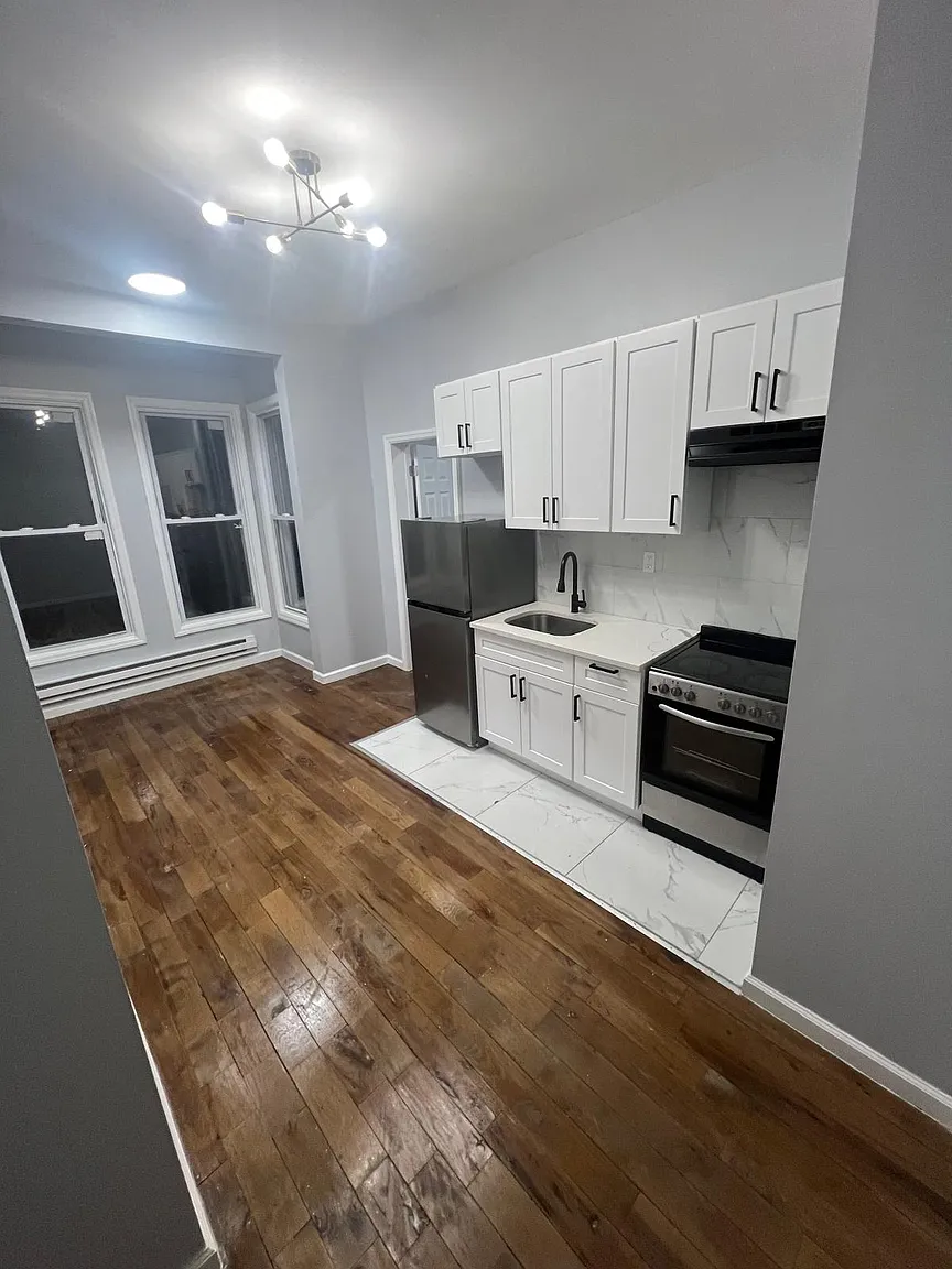 276 Broadway APT 2 photo 1