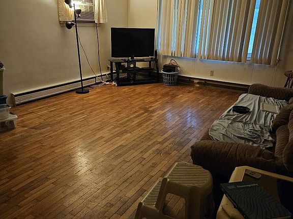 2nd image of 1614 Knapp Ave