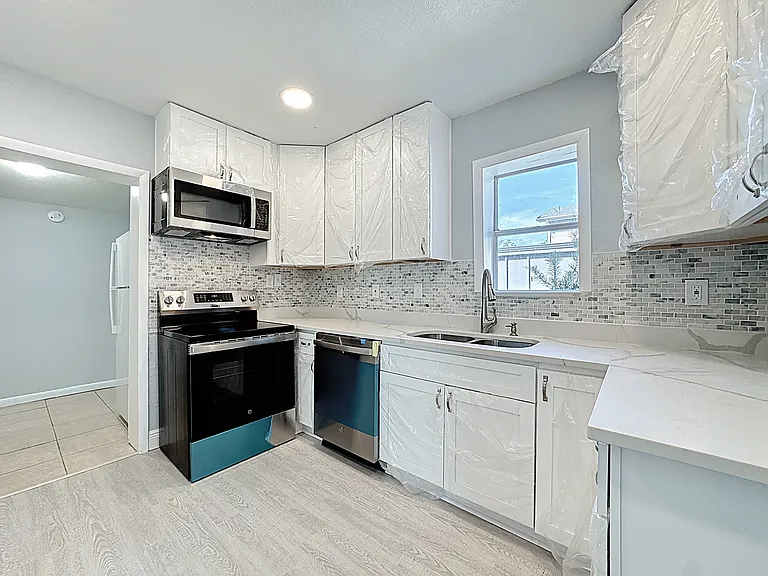 1600 Roosevelt Ave — Photo 28