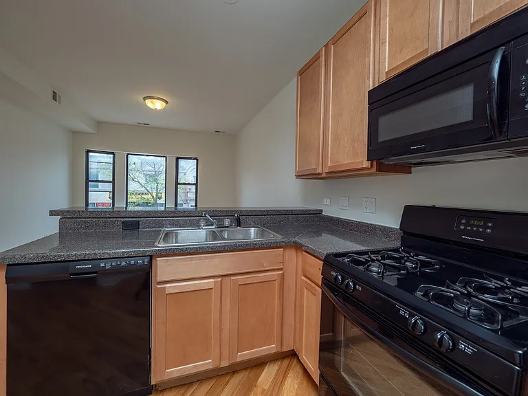 1514 W Howard St #3W — Photo 5
