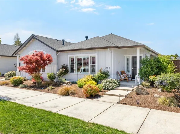 453 S Haskell St, Central Point, OR 97502
