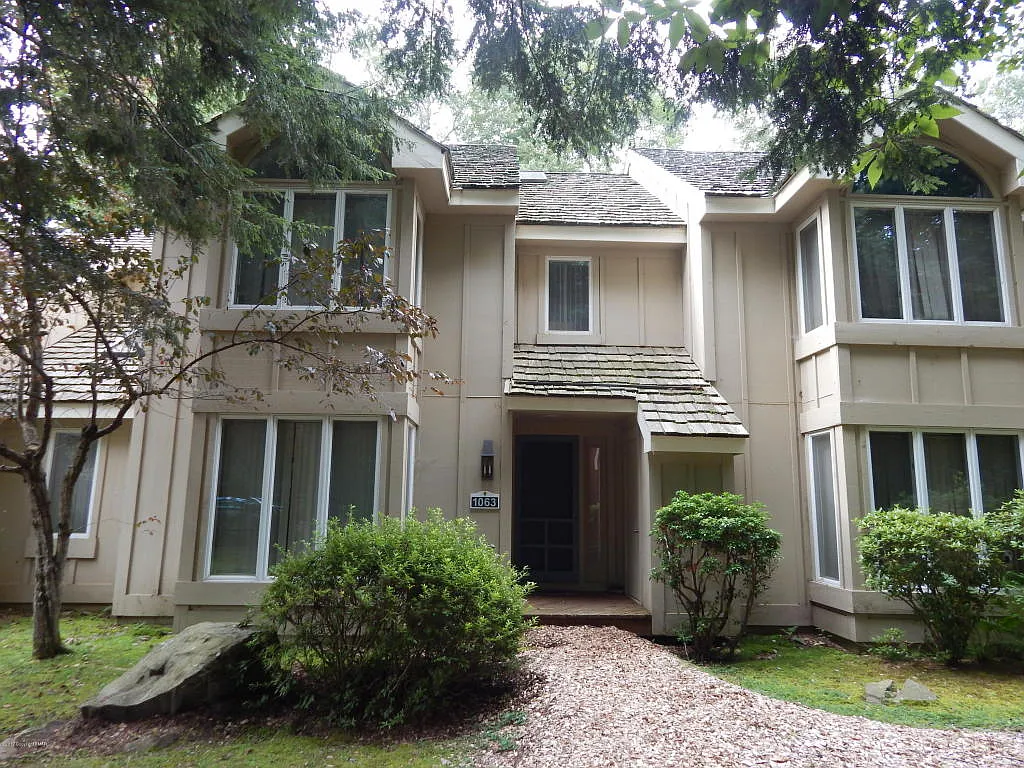 1063 Crestwoods Dr photo 1